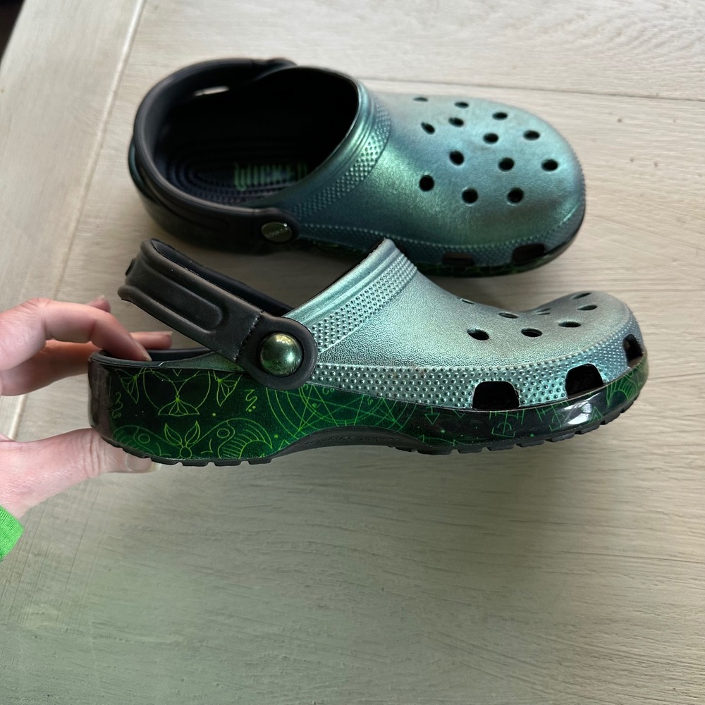 Crocs Classic Clog "Wicked" The Wizard of Oz‎ Metallic Green Size 4 M 6 W